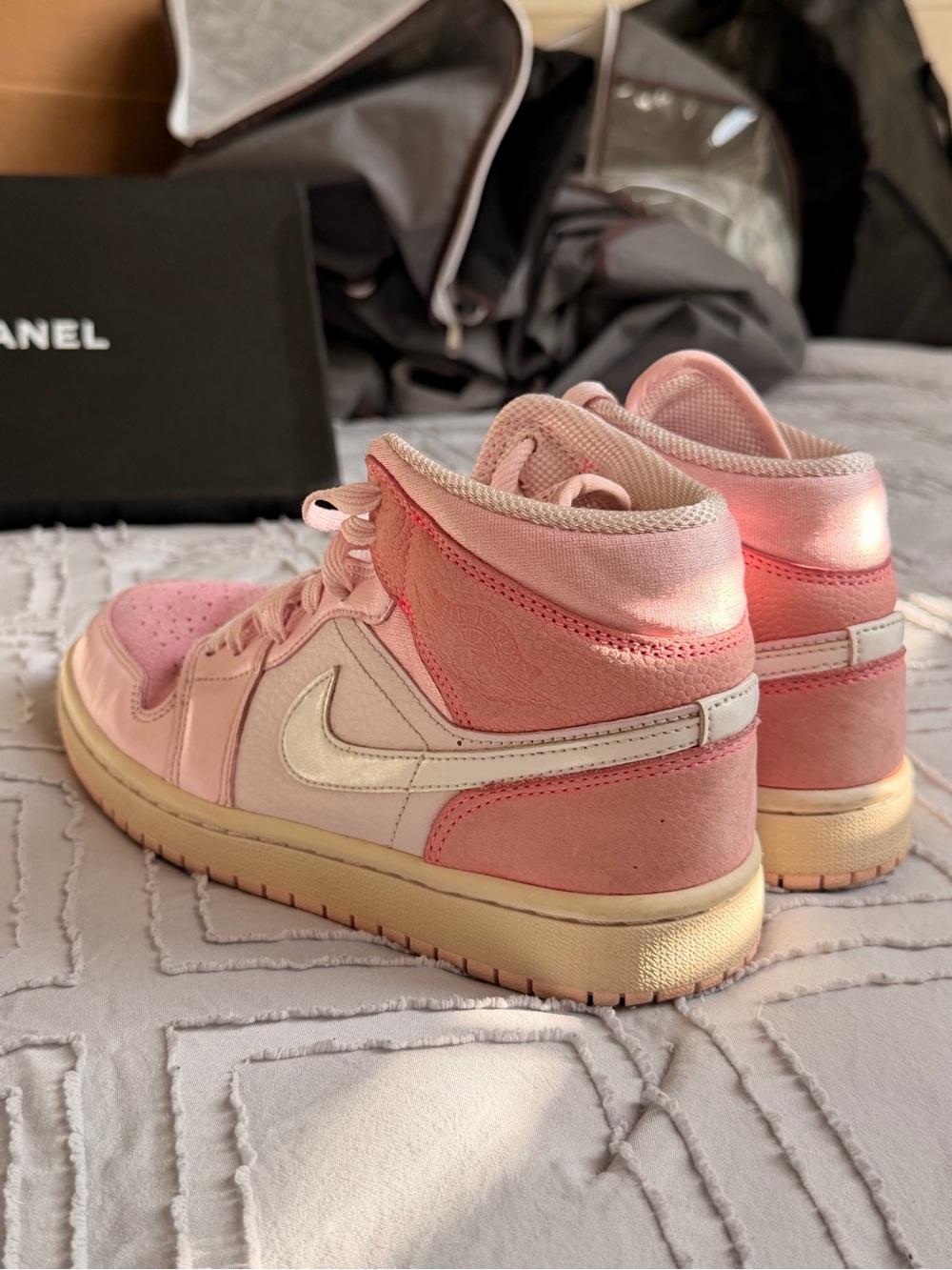 Air Jordan 1 Mid Digital Pink Women’s Size 6 – CW5379-600